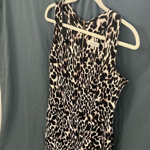 Calvin Klein: Cheetah print full back zip dress-tank top style- Midi length- 8 - Picture 6 of 16
